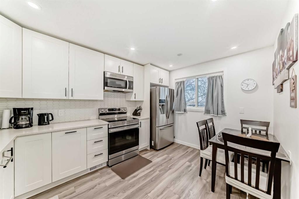 6223 Penedo Way Se, Calgary, AB - Indoor Photo Showing Kitchen With Upgraded Kitchen