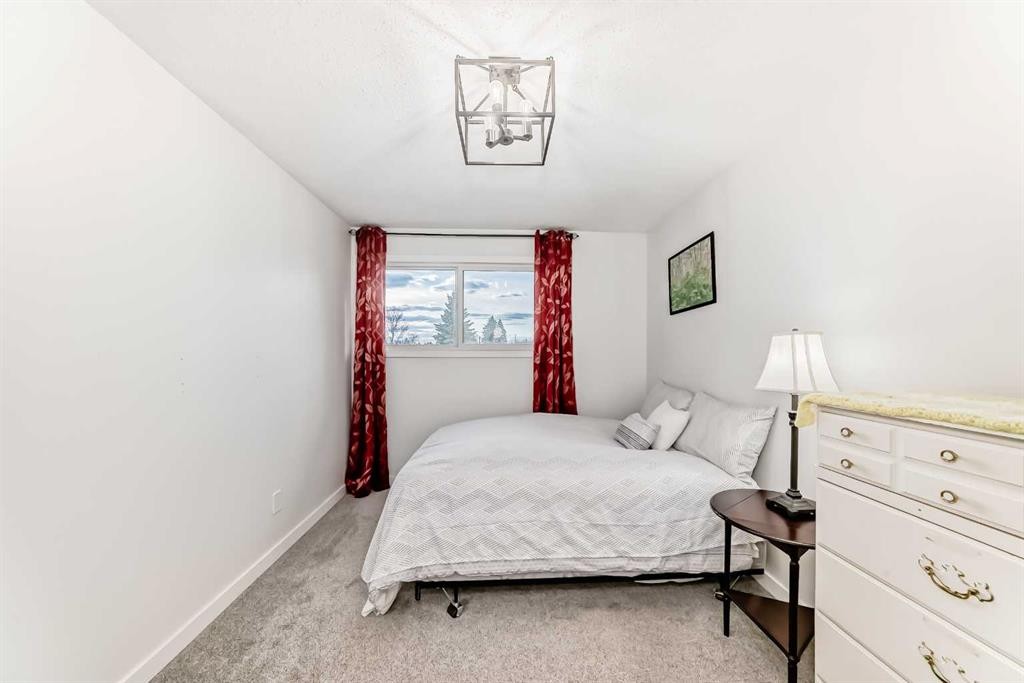 6223 Penedo Way Se, Calgary, AB - Indoor Photo Showing Bedroom
