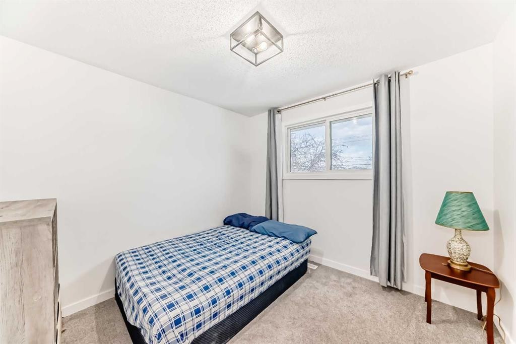 6223 Penedo Way Se, Calgary, AB - Indoor Photo Showing Bedroom