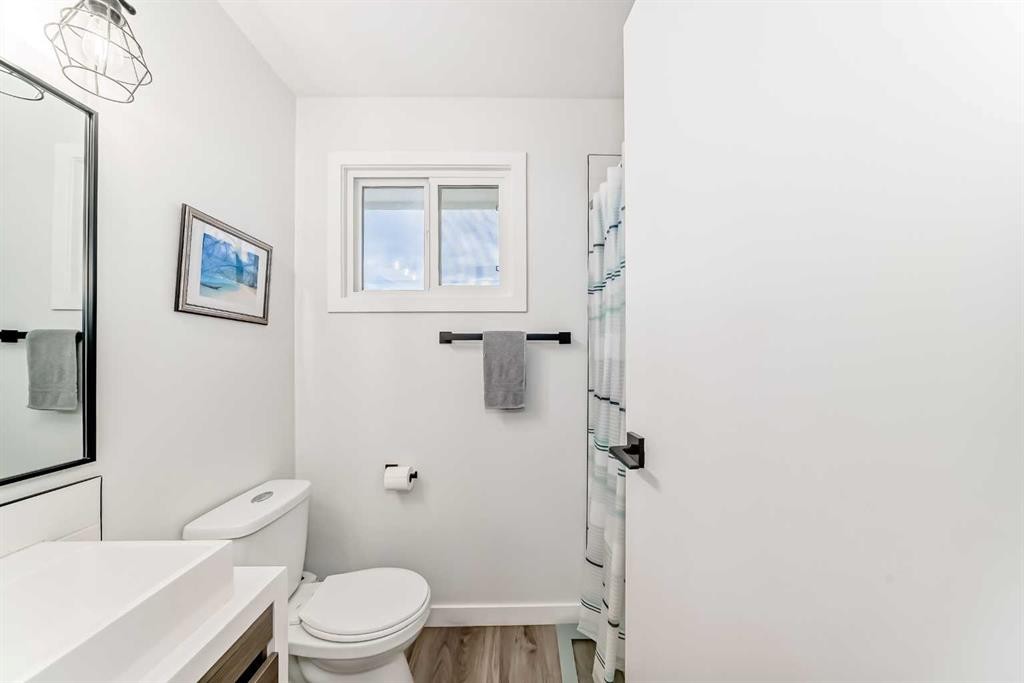 6223 Penedo Way Se, Calgary, AB - Indoor Photo Showing Bathroom
