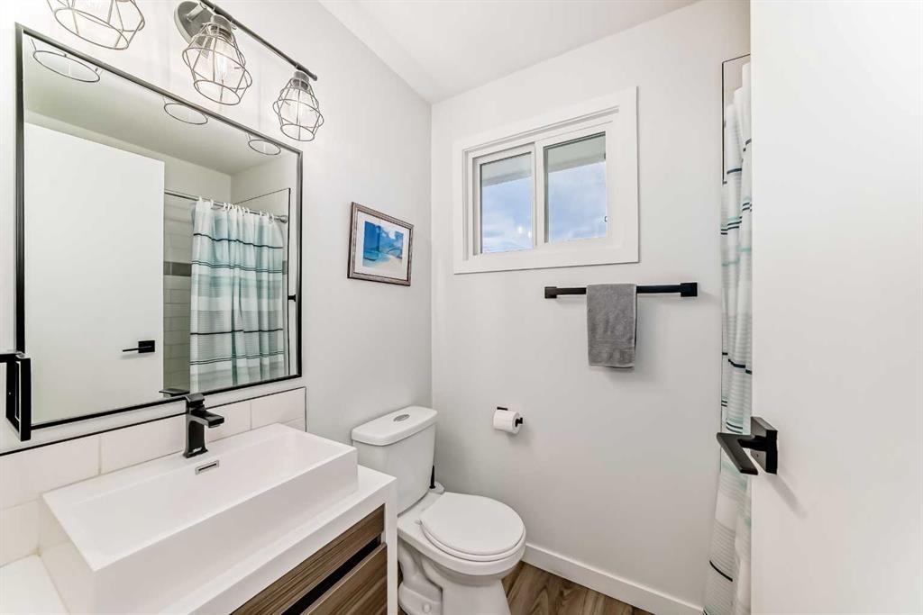 6223 Penedo Way Se, Calgary, AB - Indoor Photo Showing Bathroom