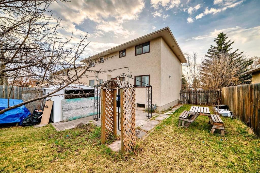 6223 Penedo Way Se, Calgary, AB - Outdoor