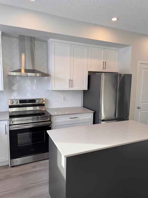 25 Setonvista Gate Se, Calgary, AB - Indoor Photo Showing Kitchen