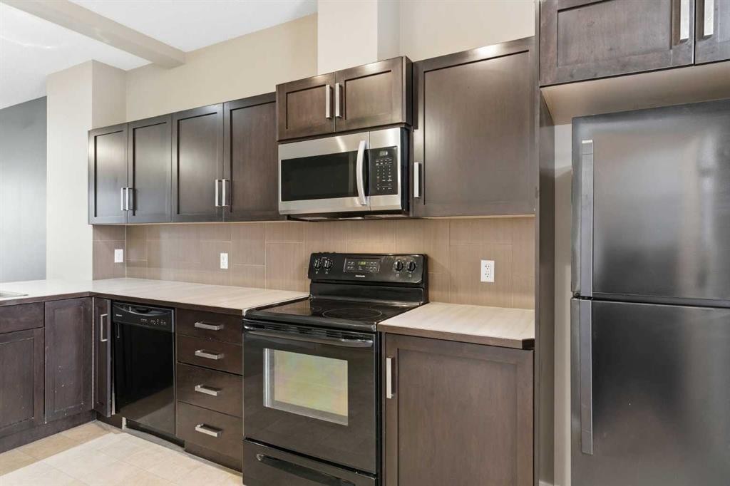 172 New Brighton Point Se, Calgary, AB - Indoor Photo Showing Kitchen
