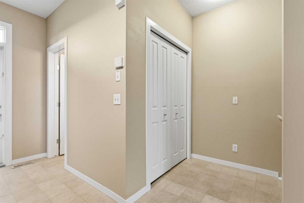 172 New Brighton Point Se, Calgary, AB - Indoor Photo Showing Other Room
