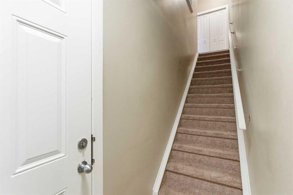 172 New Brighton Point Se, Calgary, AB - Indoor Photo Showing Other Room