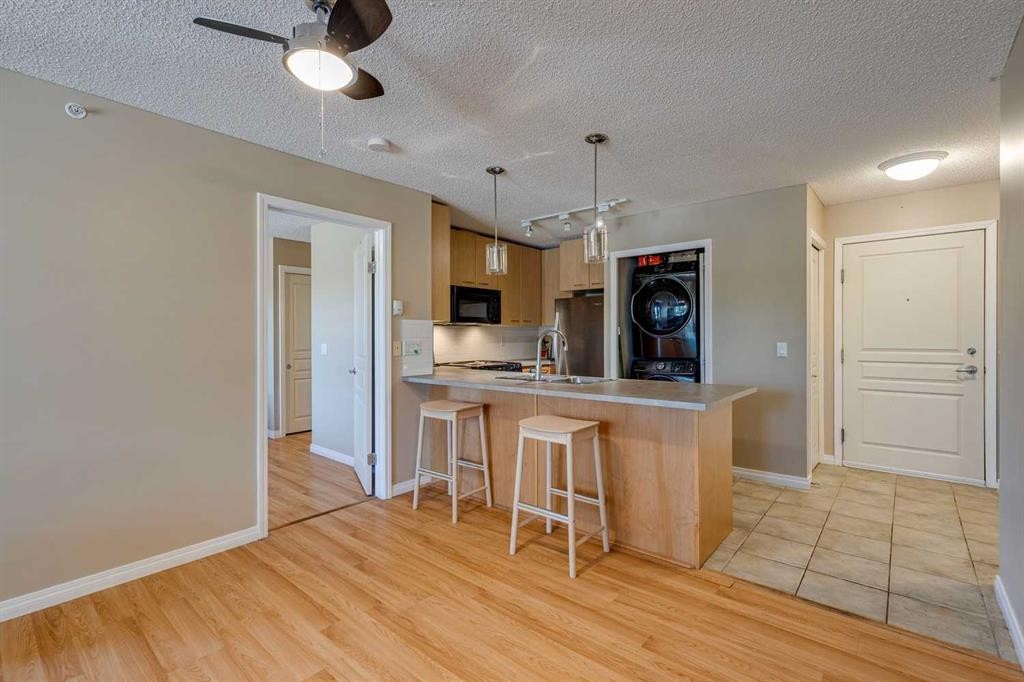 329-22 Richard Place Sw, Calgary, AB - Indoor Photo Showing Kitchen