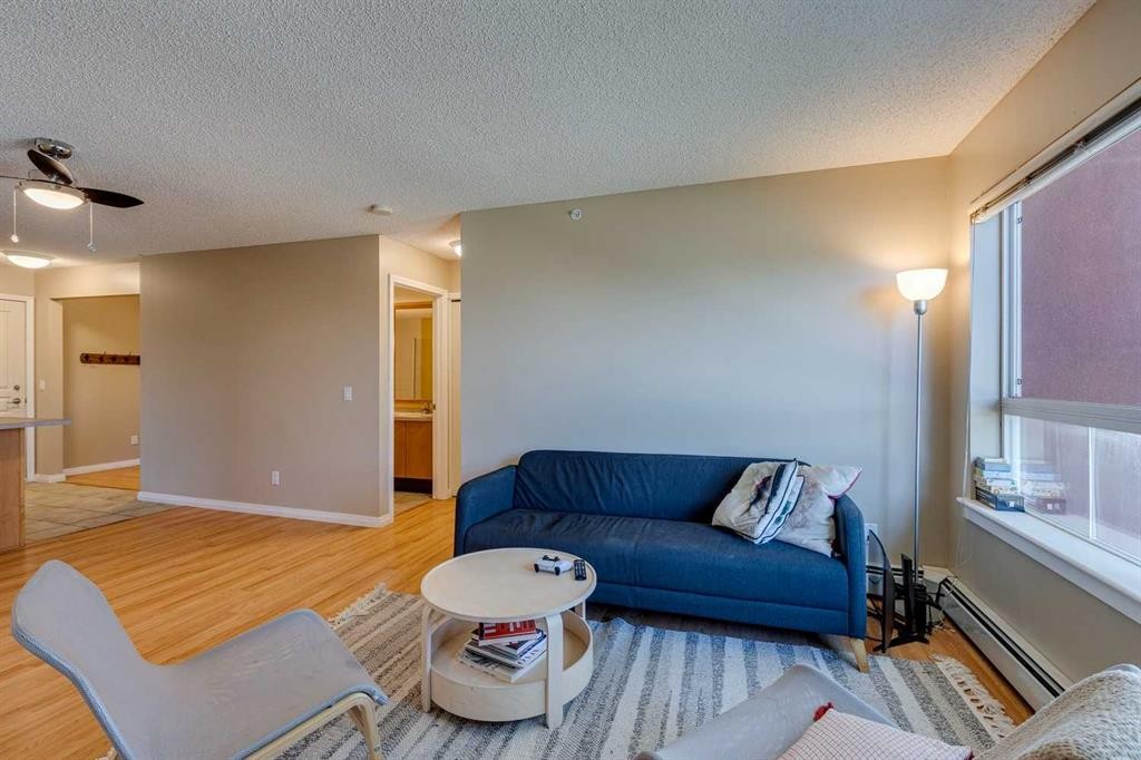 329-22 Richard Place Sw, Calgary, AB - Indoor Photo Showing Living Room
