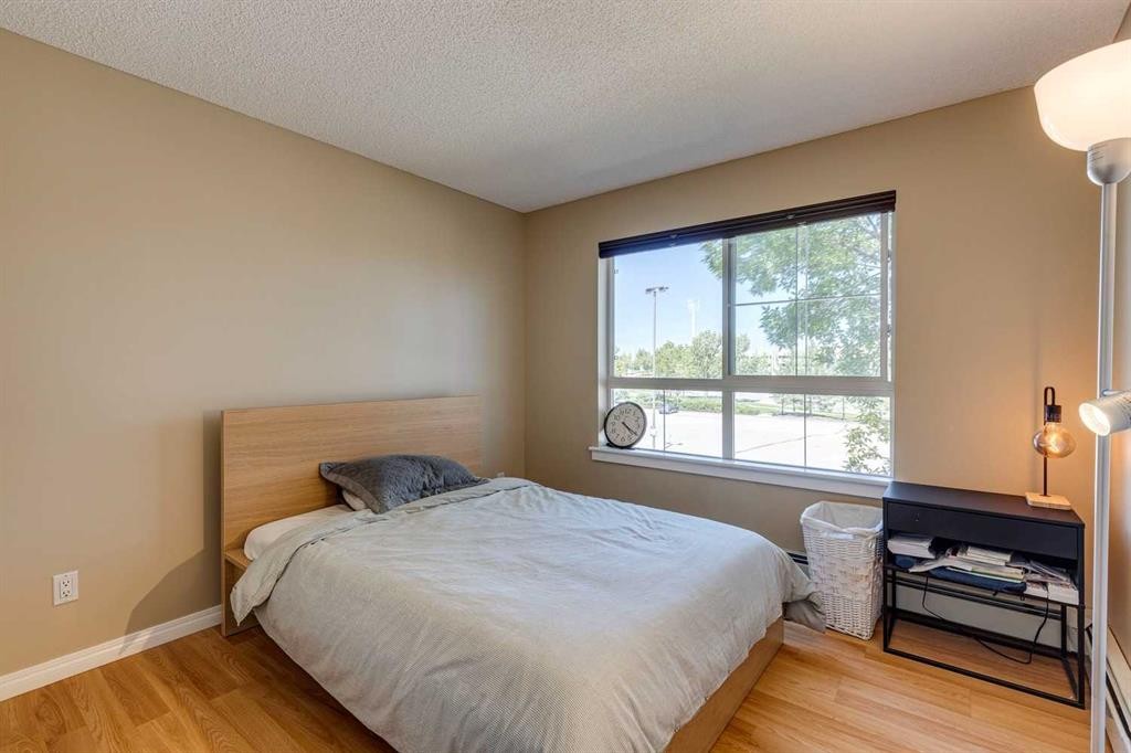 329-22 Richard Place Sw, Calgary, AB - Indoor Photo Showing Bedroom