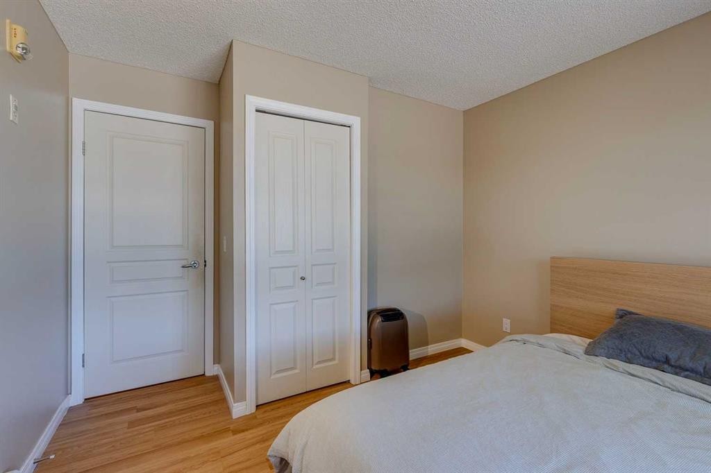 329-22 Richard Place Sw, Calgary, AB - Indoor Photo Showing Bedroom