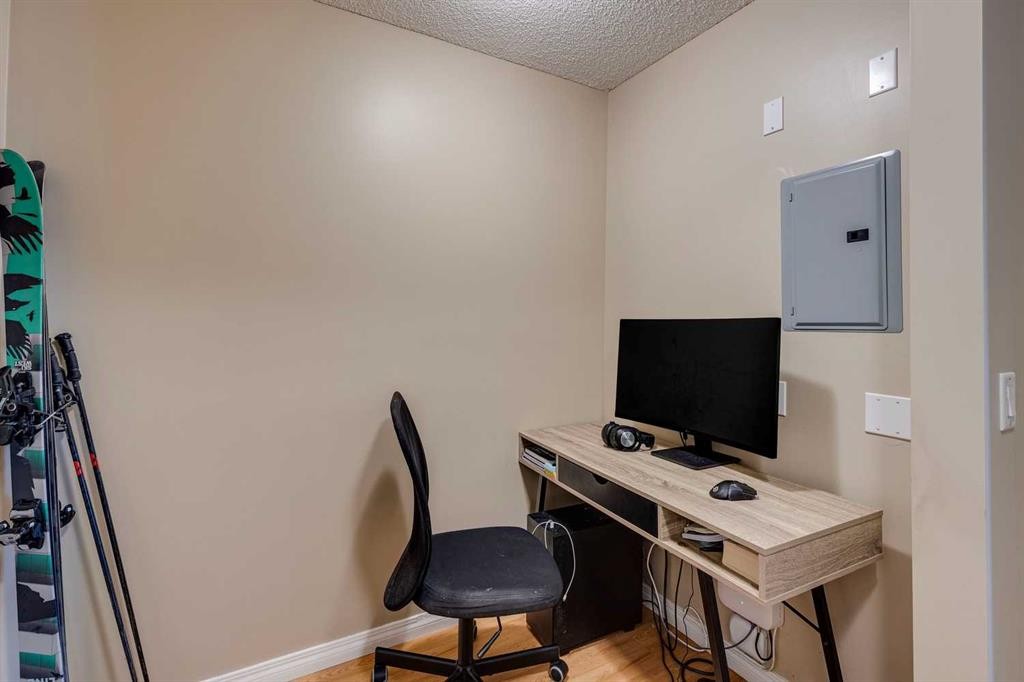 329-22 Richard Place Sw, Calgary, AB - Indoor Photo Showing Office