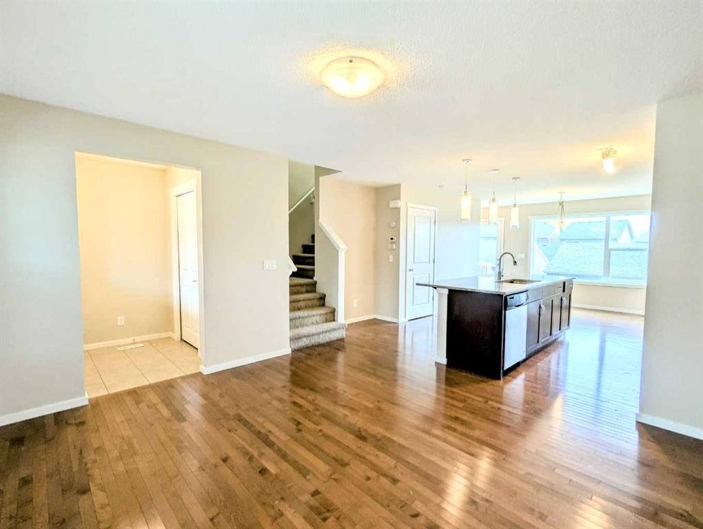 187 Evansborough Way Nw, Calgary, AB - Indoor Photo Showing Kitchen