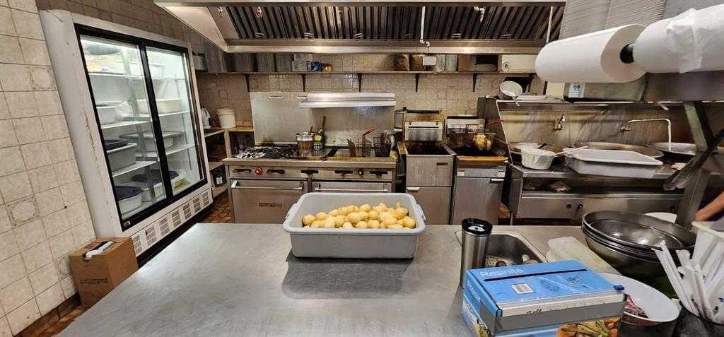 425 13 Street North, Lethbridge, AB