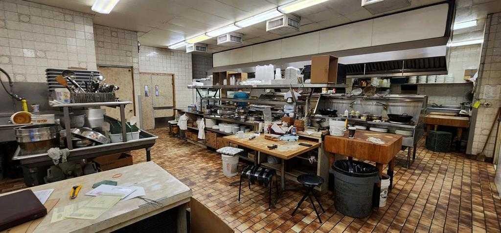 425 13 Street North, Lethbridge, AB