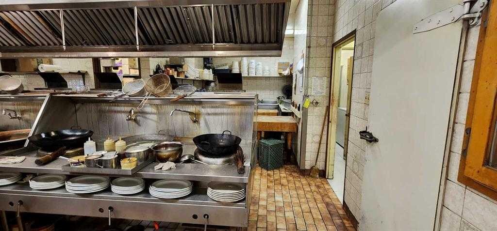 425 13 Street North, Lethbridge, AB