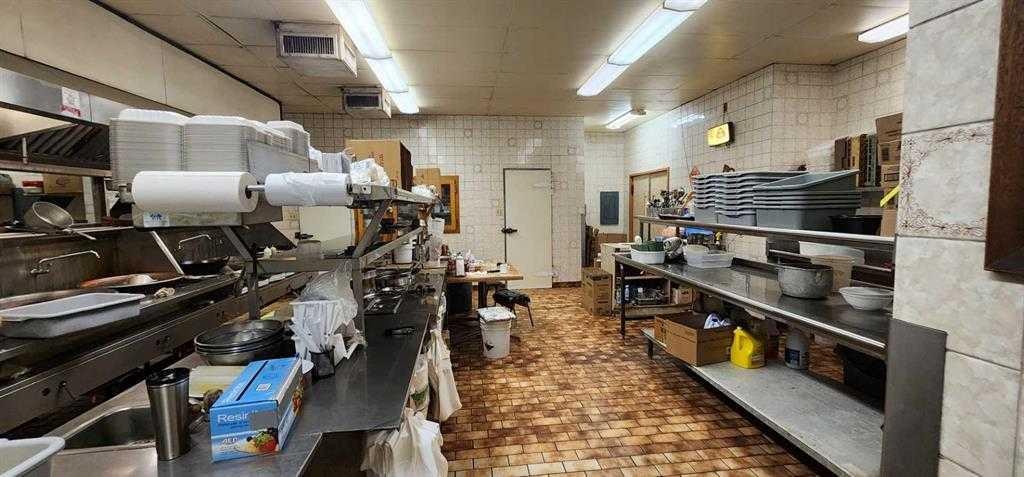 425 13 Street North, Lethbridge, AB