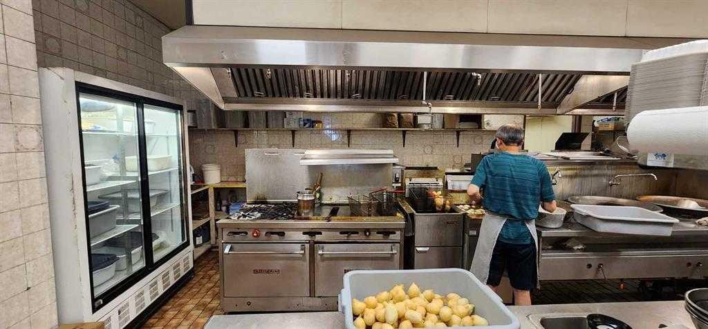 425 13 Street North, Lethbridge, AB