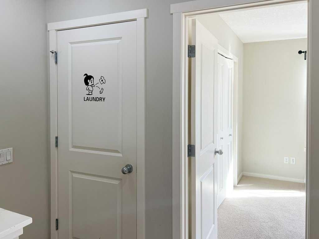 28 Kinlea Common Nw, Calgary, AB - Indoor Photo Showing Other Room