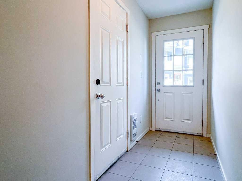 28 Kinlea Common Nw, Calgary, AB - Indoor Photo Showing Other Room