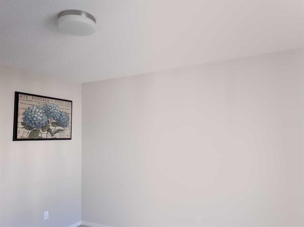 28 Kinlea Common Nw, Calgary, AB - Indoor Photo Showing Other Room