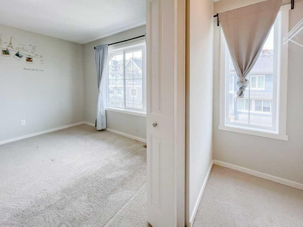 28 Kinlea Common Nw, Calgary, AB - Indoor Photo Showing Other Room