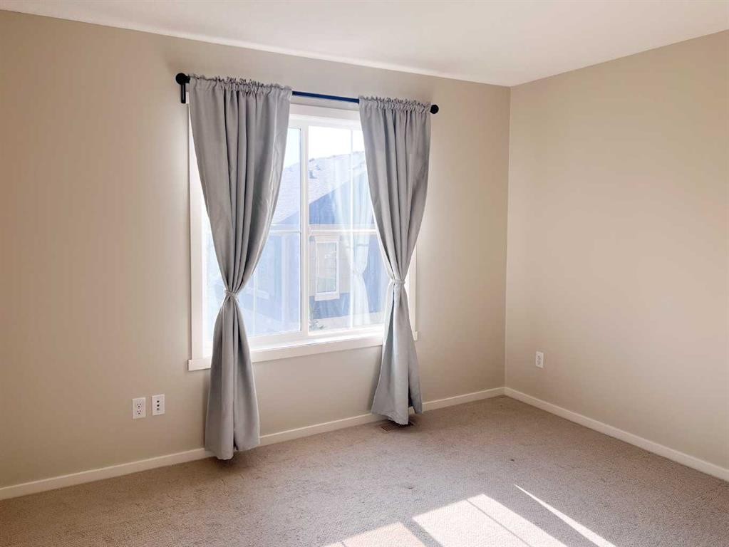 28 Kinlea Common Nw, Calgary, AB - Indoor Photo Showing Other Room