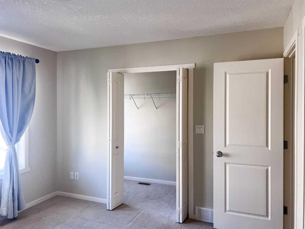 28 Kinlea Common Nw, Calgary, AB - Indoor Photo Showing Other Room