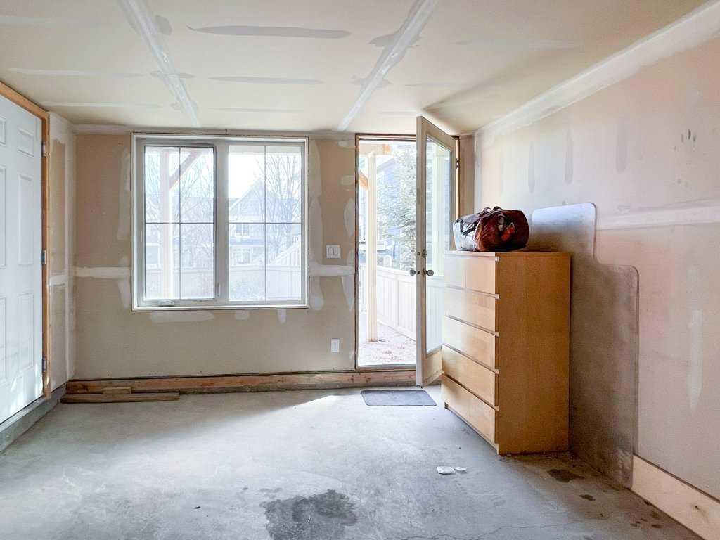 28 Kinlea Common Nw, Calgary, AB - Indoor Photo Showing Other Room