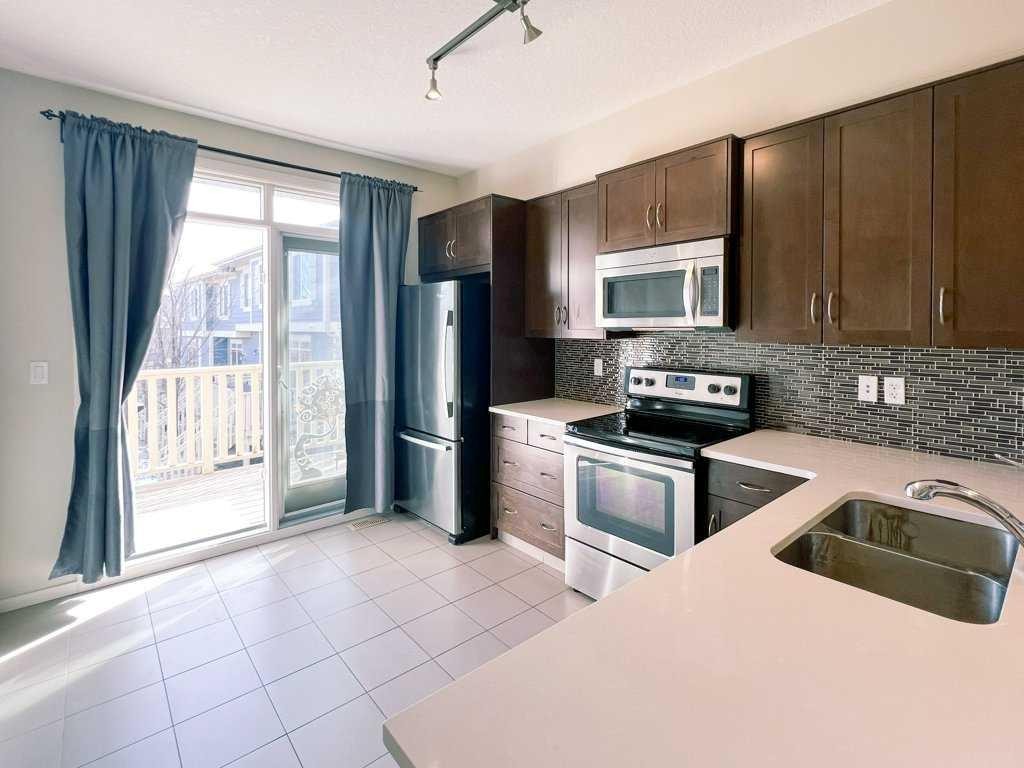 28 Kinlea Common Nw, Calgary, AB - Indoor Photo Showing Kitchen With Double Sink