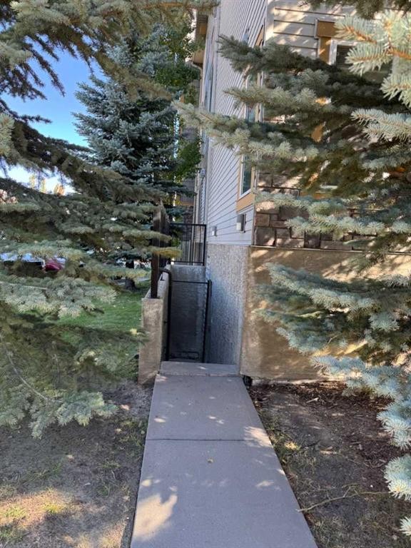 214 Mckenzie Towne Lane Se, Calgary, AB - Outdoor