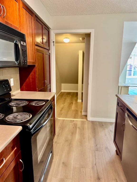 214 Mckenzie Towne Lane Se, Calgary, AB - Indoor Photo Showing Kitchen
