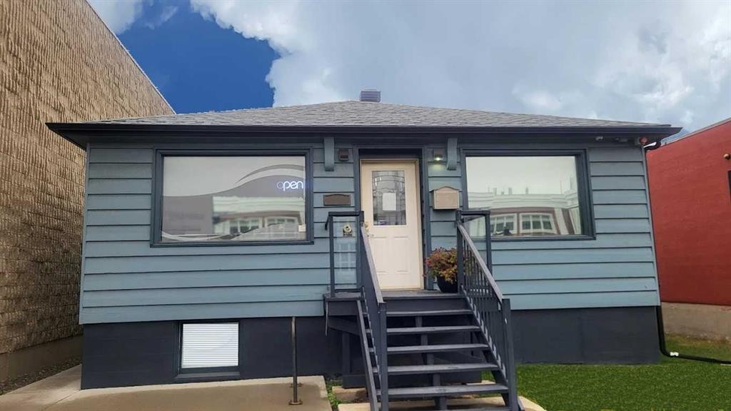 2713 Centre Street Nw, Calgary, AB