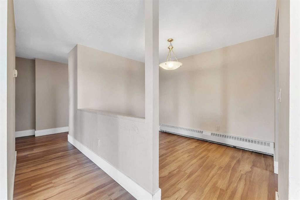 315-335 Garry Crescent Ne, Calgary, AB - Indoor Photo Showing Other Room
