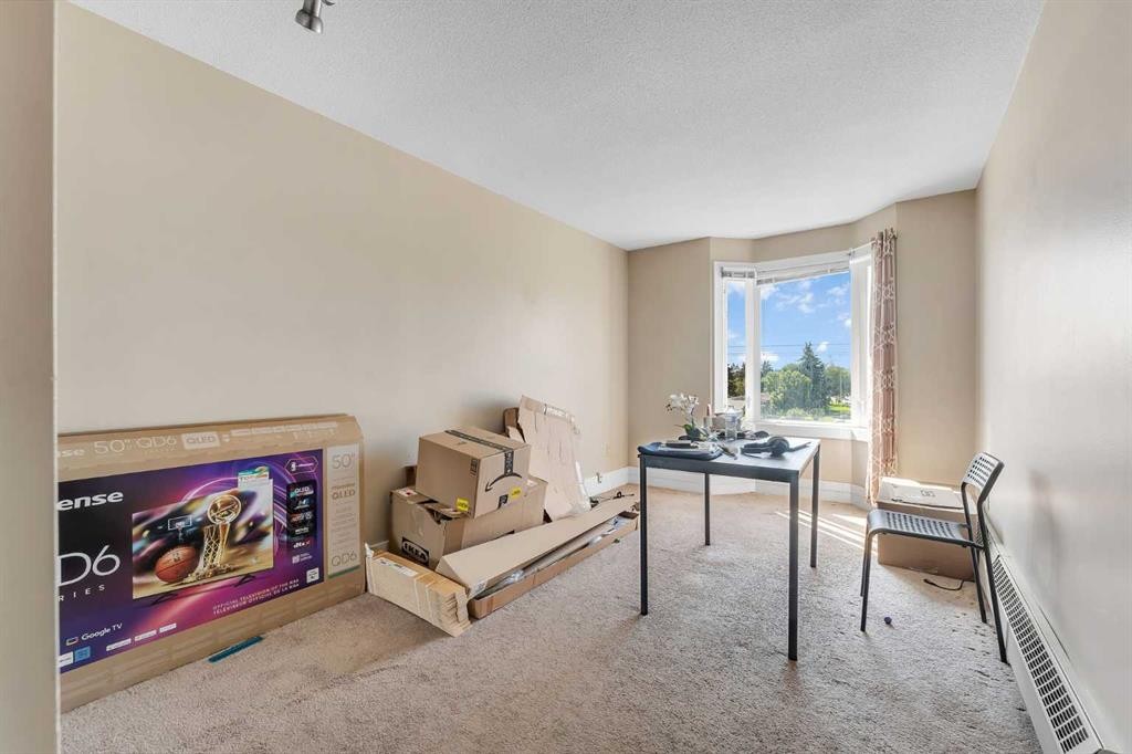 315-335 Garry Crescent Ne, Calgary, AB - Indoor