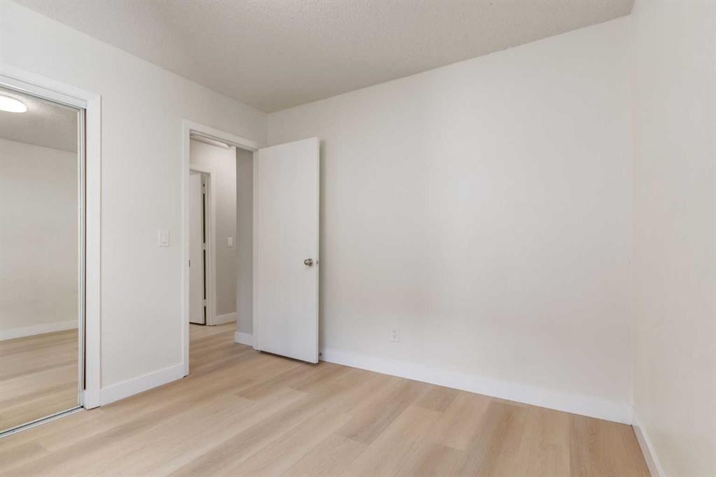 204 Hawkhill Way Nw, Calgary, AB - Indoor Photo Showing Other Room