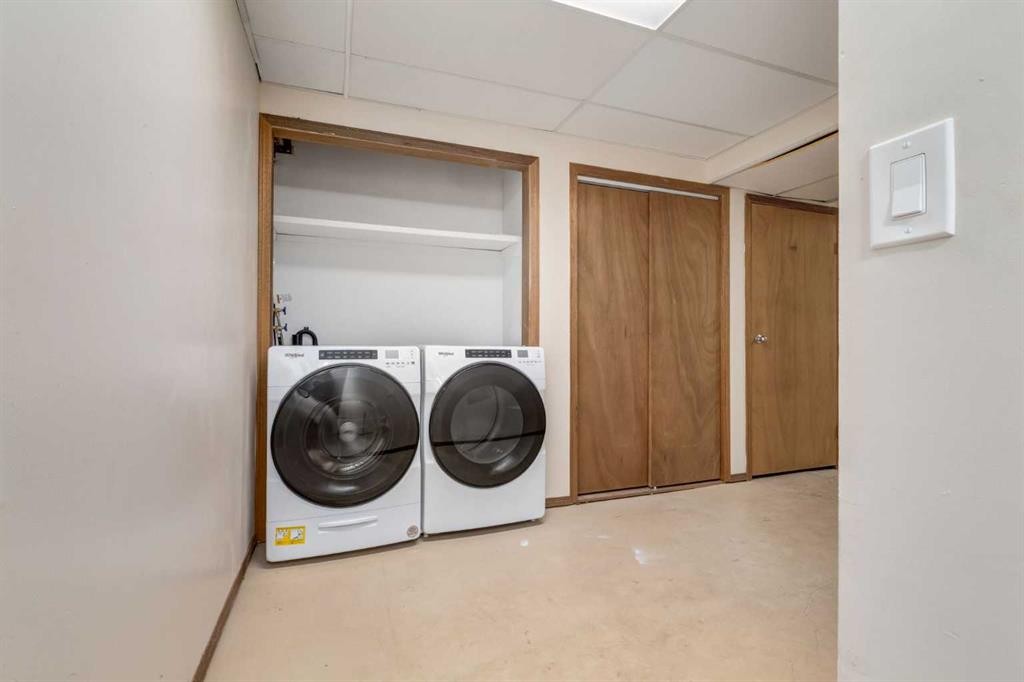 204 Hawkhill Way Nw, Calgary, AB - Indoor Photo Showing Laundry Room
