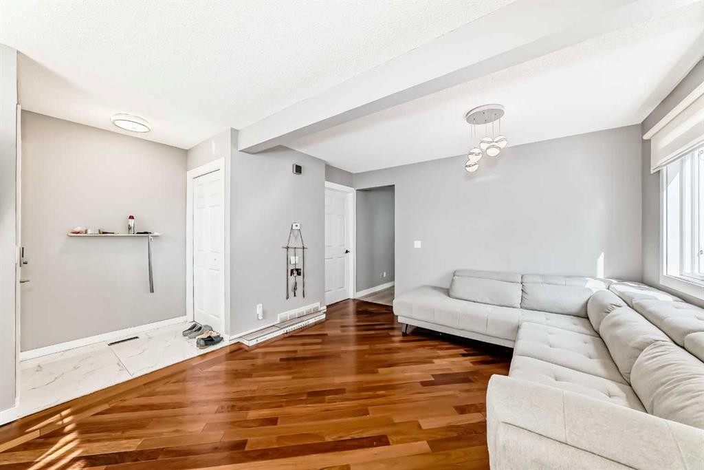 7 Martinview Crescent, Calgary, AB - Indoor
