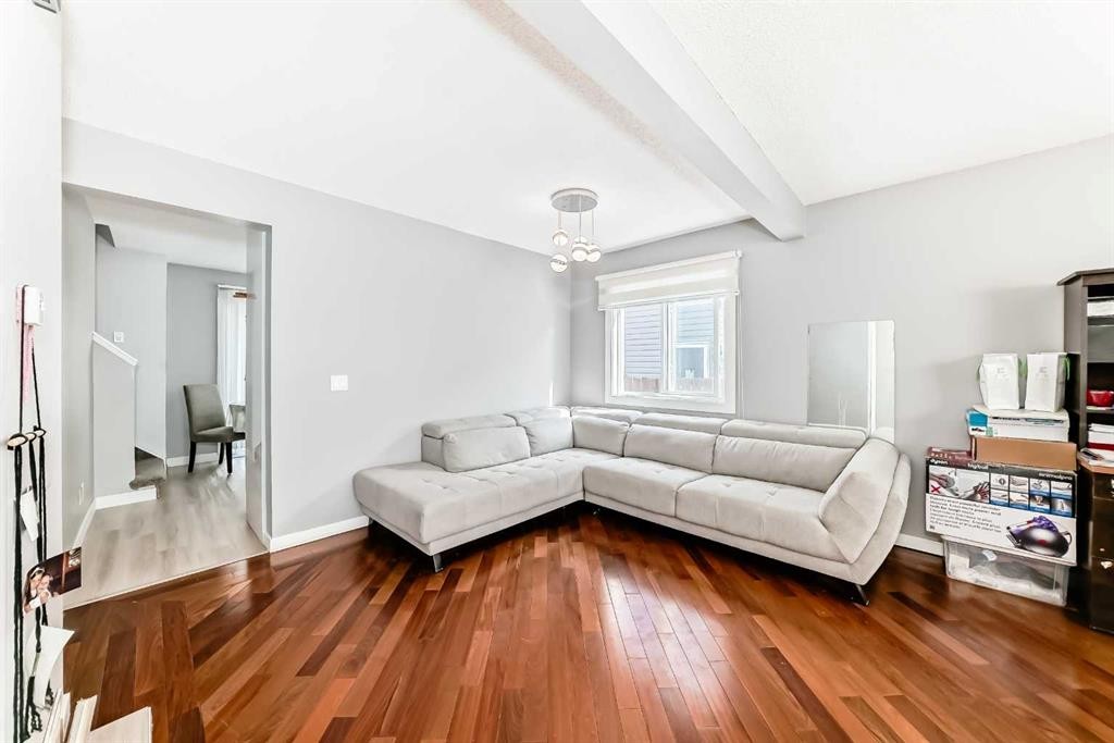 7 Martinview Crescent, Calgary, AB - Indoor Photo Showing Living Room