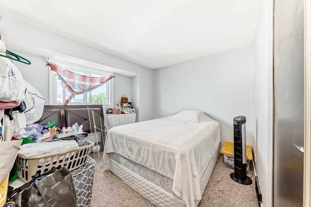 7 Martinview Crescent, Calgary, AB - Indoor Photo Showing Bedroom