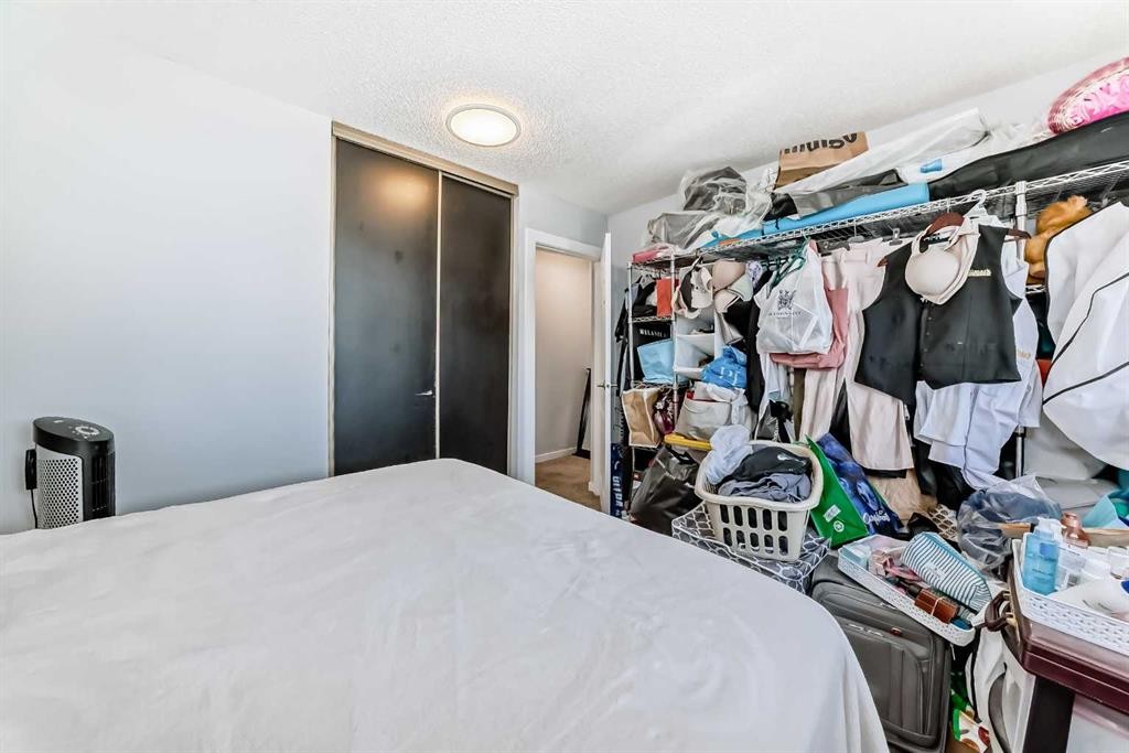 7 Martinview Crescent, Calgary, AB - Indoor Photo Showing Bedroom