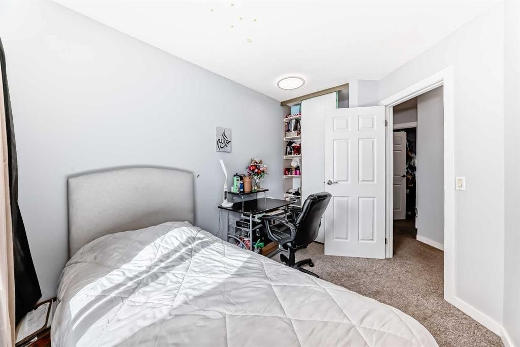 7 Martinview Crescent, Calgary, AB - Indoor Photo Showing Bedroom