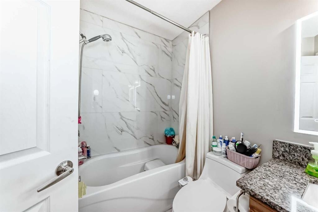 7 Martinview Crescent, Calgary, AB - Indoor Photo Showing Bathroom
