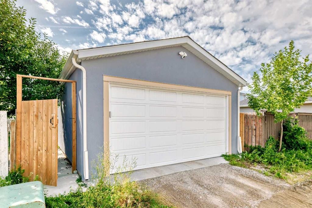 7 Martinview Crescent, Calgary, AB - Outdoor With Exterior