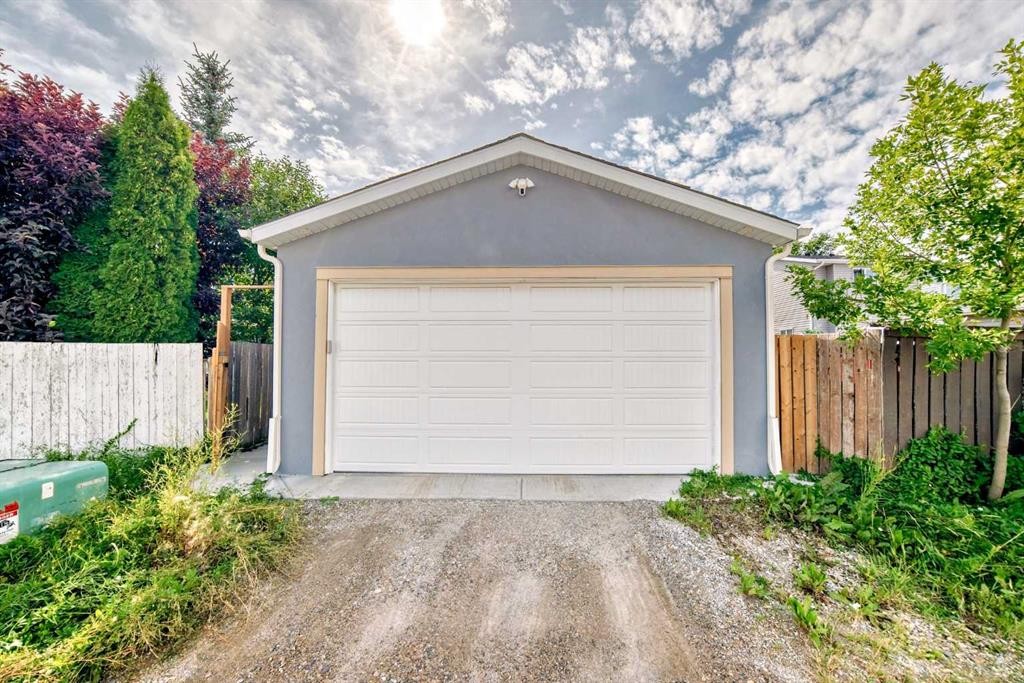 7 Martinview Crescent, Calgary, AB - Outdoor