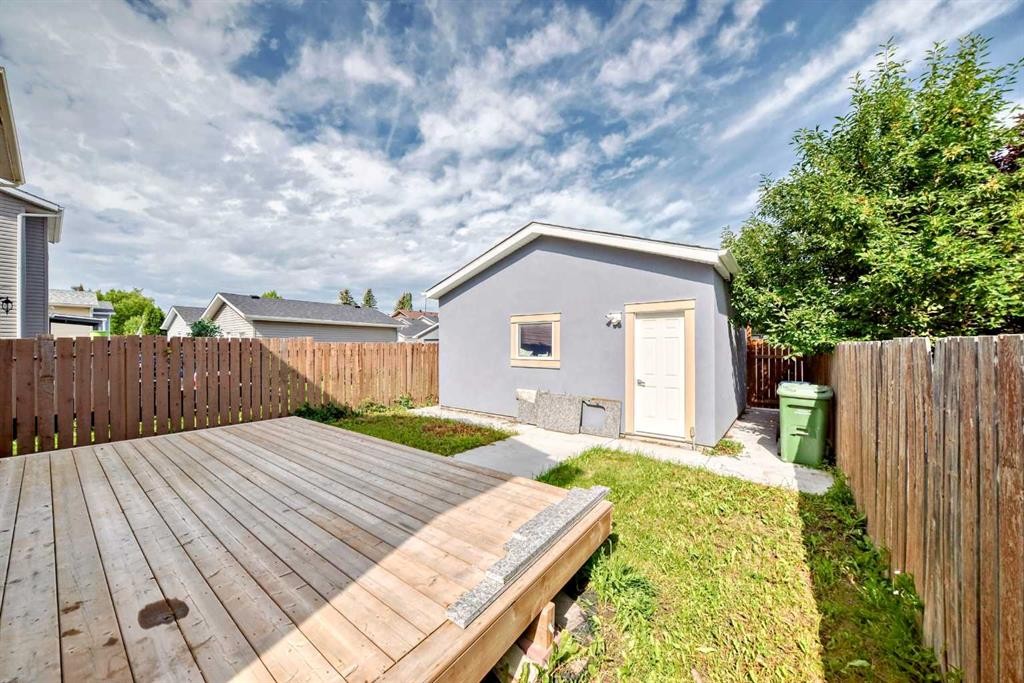 7 Martinview Crescent, Calgary, AB - Outdoor With Deck Patio Veranda