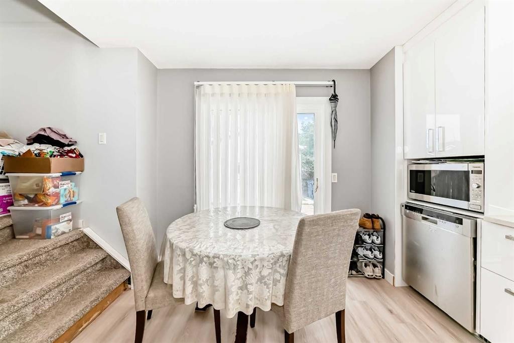 7 Martinview Crescent, Calgary, AB - Indoor Photo Showing Dining Room