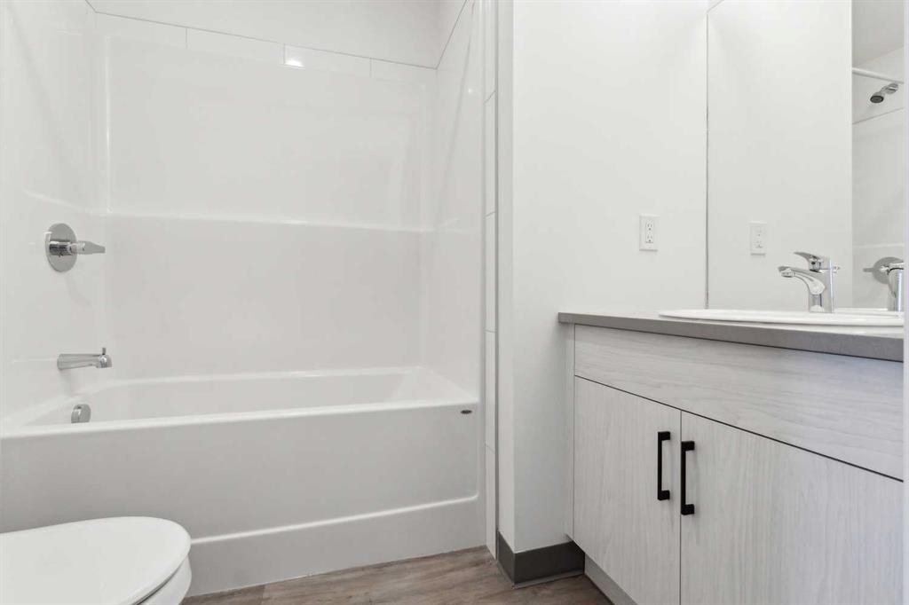 703-24 Rivercrest Drive, Cochrane, AB - Indoor Photo Showing Bathroom