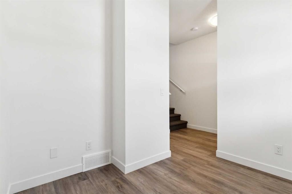 703-24 Rivercrest Drive, Cochrane, AB - Indoor Photo Showing Other Room