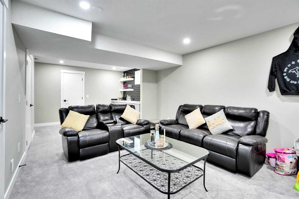 140 Saddlehorn Crescent Ne, Calgary, AB - Indoor Photo Showing Other Room