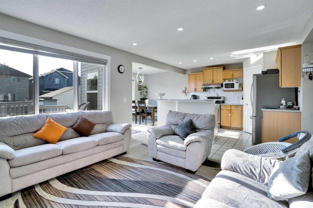 140 Saddlehorn Crescent Ne, Calgary, AB - Indoor Photo Showing Living Room